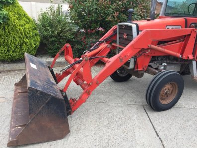 Massey Ferguson 80 loader with 6ft bucket, brackets for 290/390/590/690, this loader has been on the same small farm from new