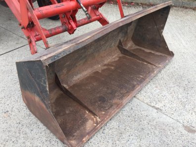 Massey Ferguson 80 loader with 6ft bucket, brackets for 290/390/590/690, this loader has been on the same small farm from new