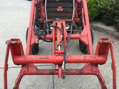 Massey Ferguson 80 loader with 6ft bucket, brackets for 290/390/590/690, this loader has been on the same small farm from new