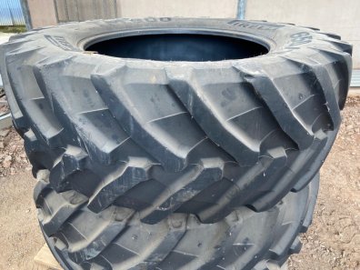 2x 650/65/42 Pirelli tyres 40%