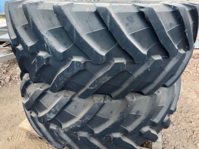 2x 650/65/42 Pirelli tyres 40%