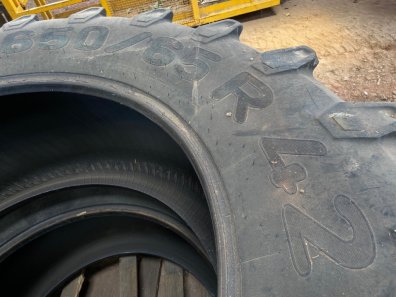 2x 650/65/42 Pirelli tyres 40%
