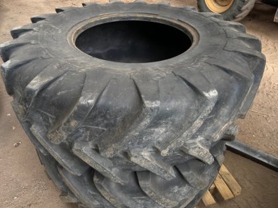 2x 16.9/24 Michelin tyres, 1 at 20% and 1 at 40%