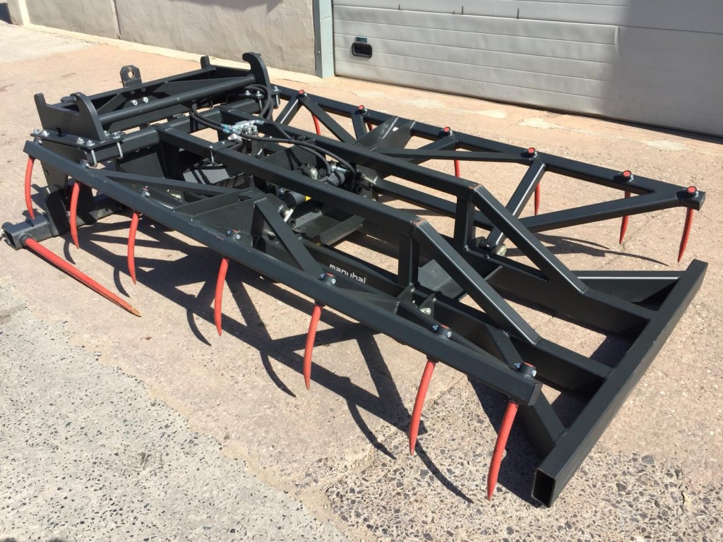 MX V7000 bale grab, as new - never been used, 3x bottom tines, Merlo bolt on hooks with releif valve, this grab will lift 4x large square or 3x round bales, can be fitted with different hooks if required