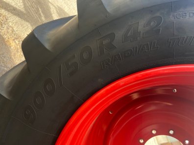 2x 900/50/42 + 2x 710/55/30 new Michelin tyres fitted to Fendt 724 wheels