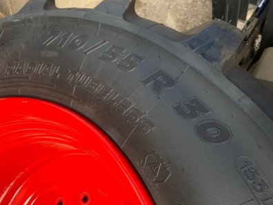 2x 900/50/42 + 2x 710/55/30 new Michelin tyres fitted to Fendt 724 wheels