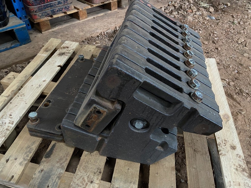 10x Fiat 40kg front weights fitted to Fiat extended weight frame