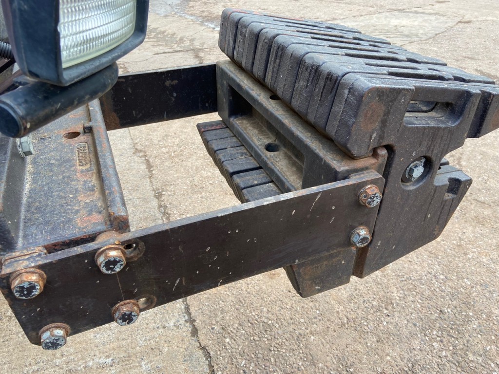 10x Fiat 40kg front weights fitted to Fiat extended weight frame
