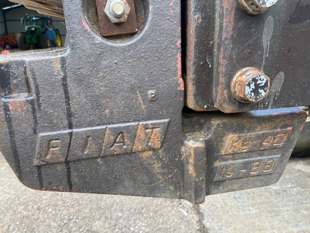 10x Fiat 40kg front weights fitted to Fiat extended weight frame