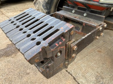 10x Fiat 40kg front weights fitted to Fiat extended weight frame