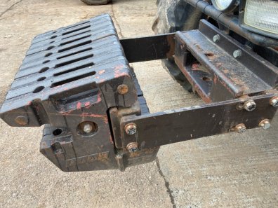 10x Fiat 40kg front weights fitted to Fiat extended weight frame