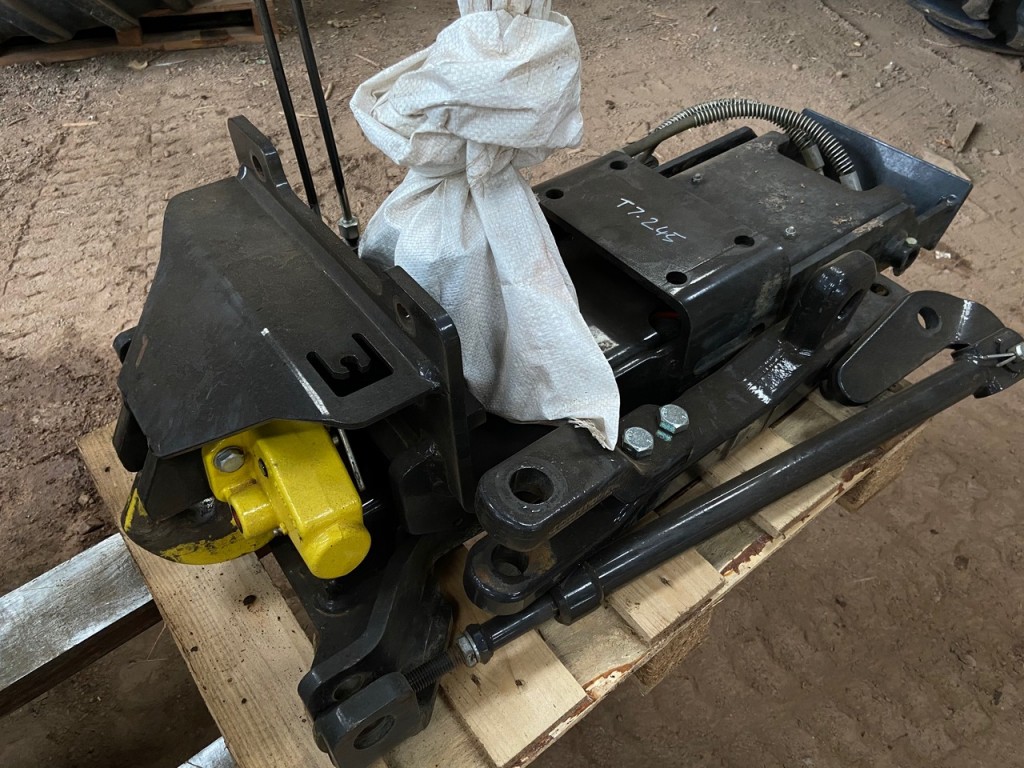 New Holland T7.245 pickup hitch