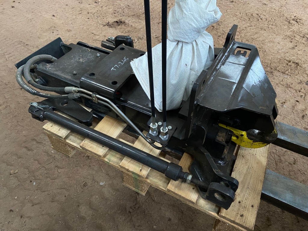 New Holland T7.245 pickup hitch