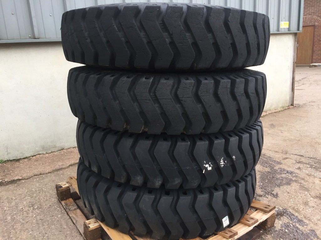 BKT 12.00-24 Yard Tyres fitted to Manitou 8 stud rims, 2x new tyres + 2x very little use tyres