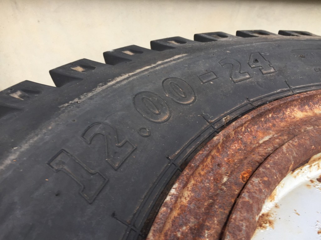 BKT 12.00-24 Yard Tyres fitted to Manitou 8 stud rims, 2x new tyres + 2x very little use tyres