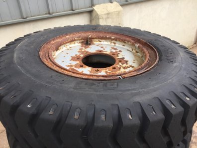 BKT 12.00-24 Yard Tyres fitted to Manitou 8 stud rims, 2x new tyres + 2x very little use tyres