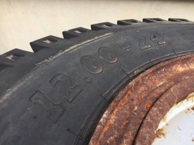 BKT 12.00-24 Yard Tyres fitted to Manitou 8 stud rims, 2x new tyres + 2x very little use tyres