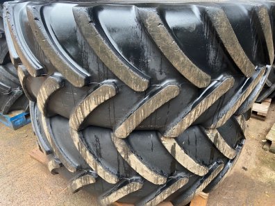 2x 650/65/42 + 2x 540/65/30 Firestone tyres 50-60%