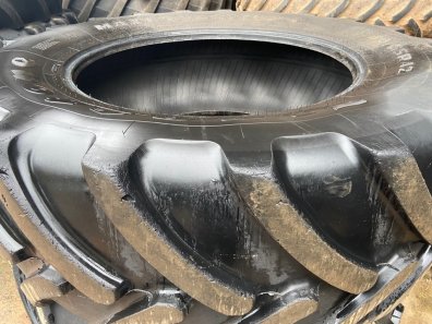 2x 650/65/42 + 2x 540/65/30 Firestone tyres 50-60%
