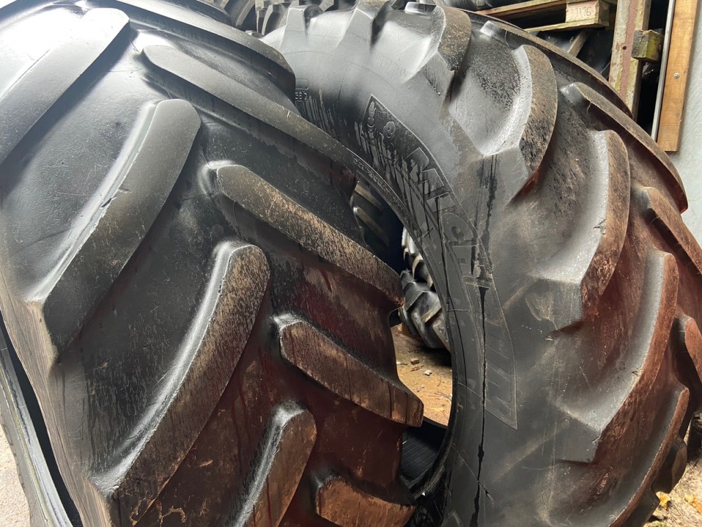 2x 650/65/42 Michelin tyres 30%