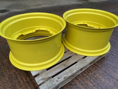 2x John Deere 7710 15x28 front wheels, as new