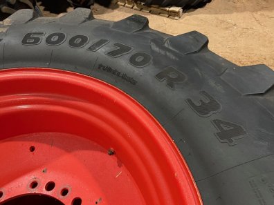 2x 600/70/34 35% Trelleborg tyres, fitted to Fendt 900 series front rims