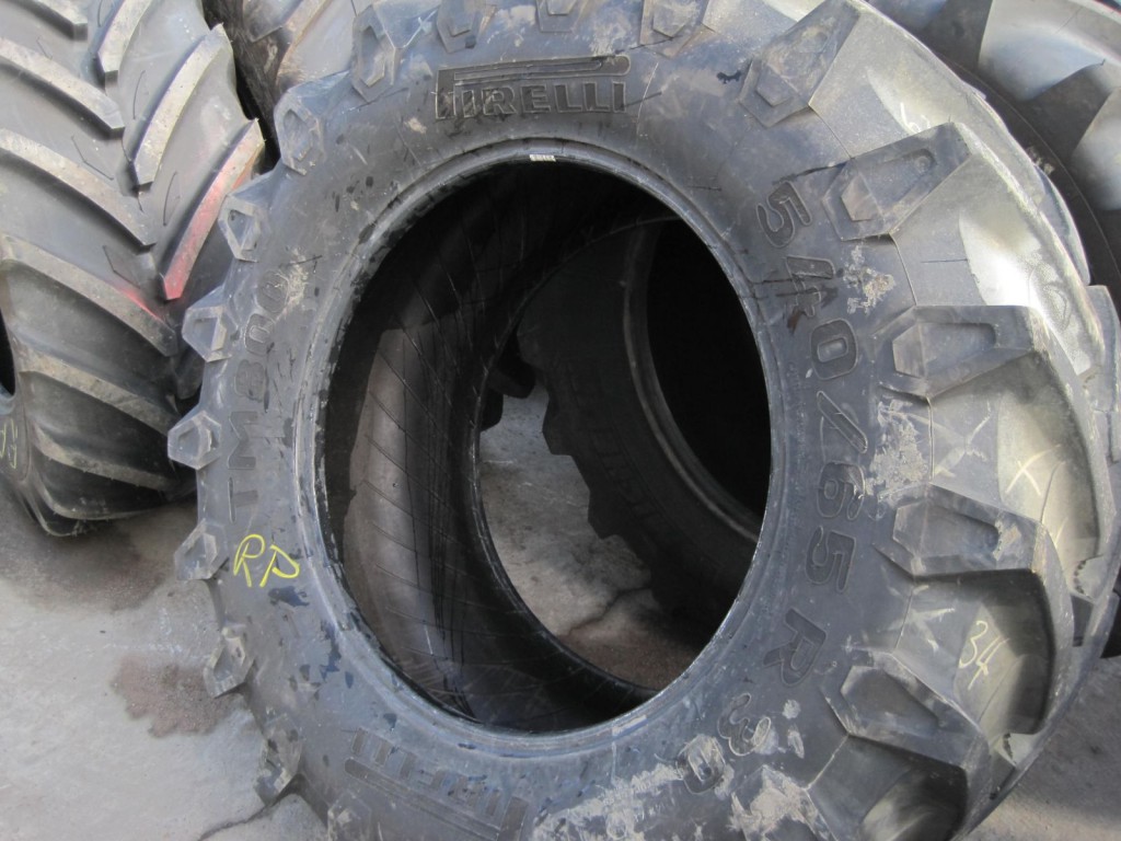 1 x Pirelli 540/65/30 tyre 75%