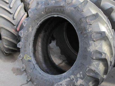 1 x Pirelli 540/65/30 tyre 75%