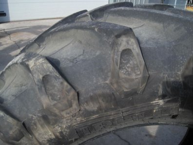 1 x Pirelli 540/65/30 tyre 75%