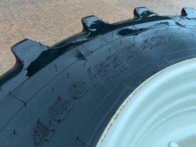 2x 18.4/42 + 2x 16.9/28 75% Firestone tyres fitted to NH T7.210 wheels
