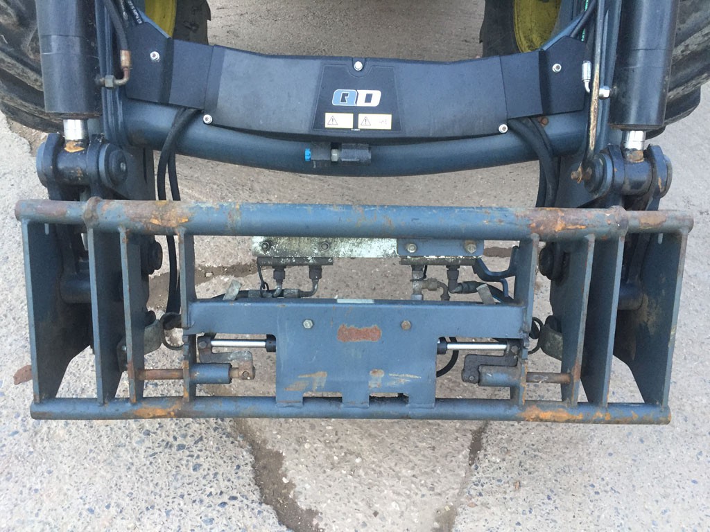 Quicke Q66 loader, Euro/Trima Carriage, soft ride suspension, third service, elctrodrive controls with operational functions, complete with brackets and valve to fit John Deere 6 cyliner 20 and 30 series tractors, this 2011 loader has been removed from a 3,500hr tractor