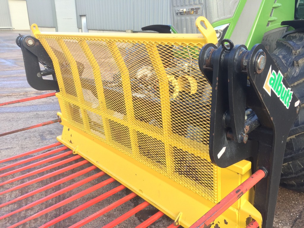 Albutt B809PP push off buckrake, 9ft wide, 16 + 4 KV tines, three point linkage brackets, very good order