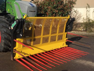 Albutt B809PP push off buckrake, 9ft wide, 16 + 4 KV tines, three point linkage brackets, very good order