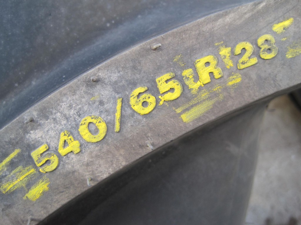 1x Vredestein 540/65/28 tyre