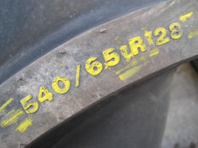 1x Vredestein 540/65/28 tyre