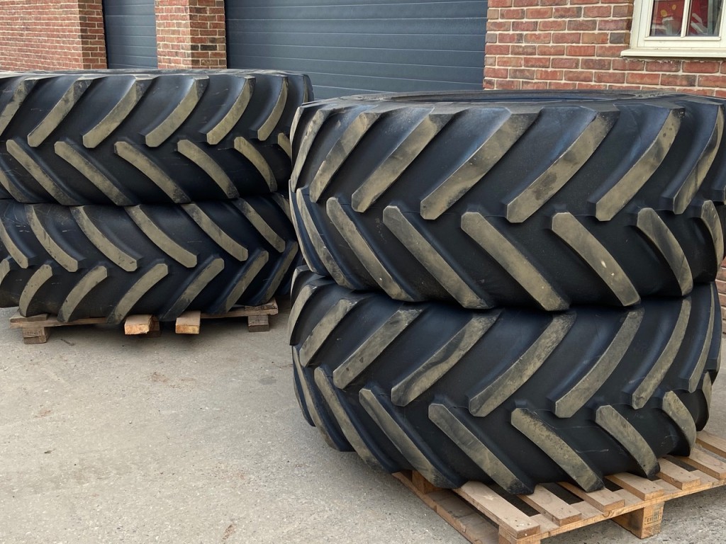 2x 710/75/42 60% + 2x 650/65/34 35-40% Michelin Axiobib tyres