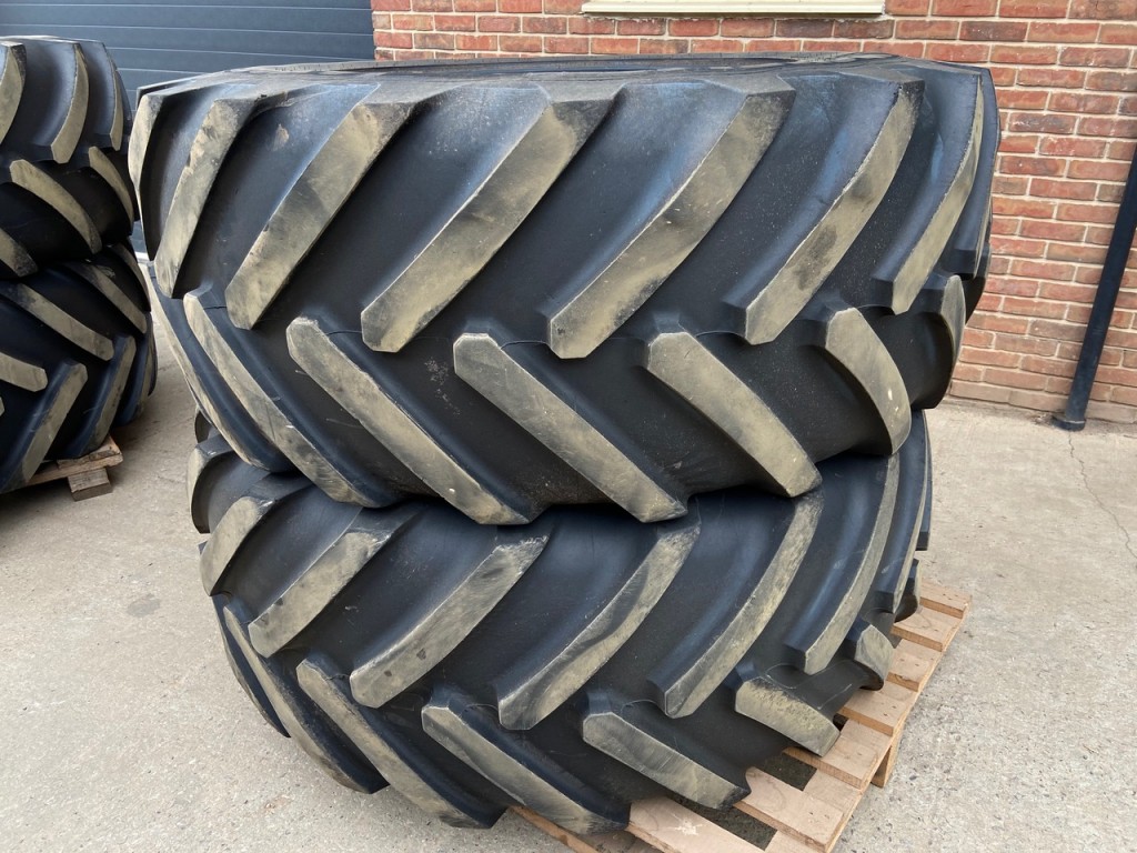 2x 710/75/42 60% + 2x 650/65/34 35-40% Michelin Axiobib tyres