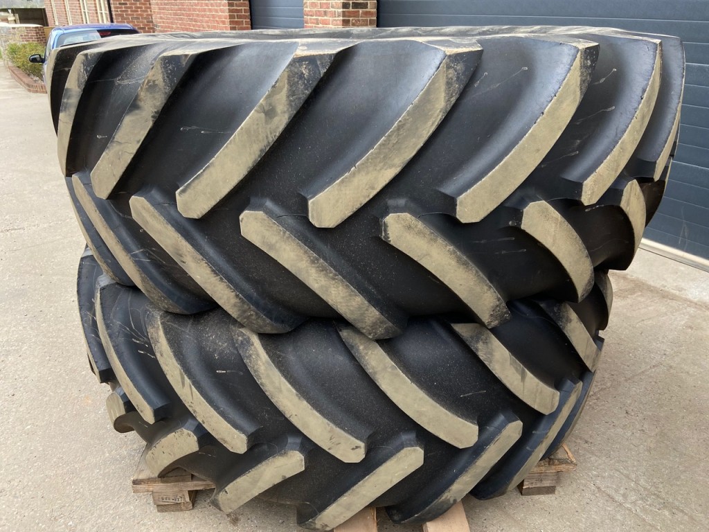 2x 710/75/42 60% + 2x 650/65/34 35-40% Michelin Axiobib tyres