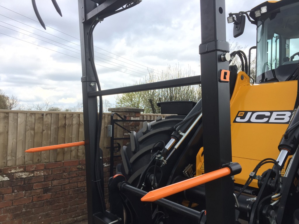 new Quicke bale grab XL plus, bolt on hooks, top grab, adjustable height, hinged floating base and fold down legs, 3x base tines + 2x side tines, this grab will pick up 3x 120x90 bales