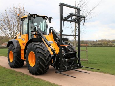 new Quicke bale grab XL plus, bolt on hooks, top grab, adjustable height, hinged floating base and fold down legs, 3x base tines + 2x side tines, this grab will pick up 3x 120x90 bales