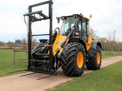 new Quicke bale grab XL plus, bolt on hooks, top grab, adjustable height, hinged floating base and fold down legs, 3x base tines + 2x side tines, this grab will pick up 3x 120x90 bales