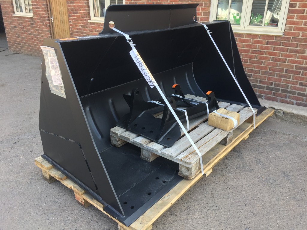 Quicke 220HDXL bucket, 7ft wide, JCB Q fit bolt on hooks, spill guard, this bucket will hold approx 700kg of wheat