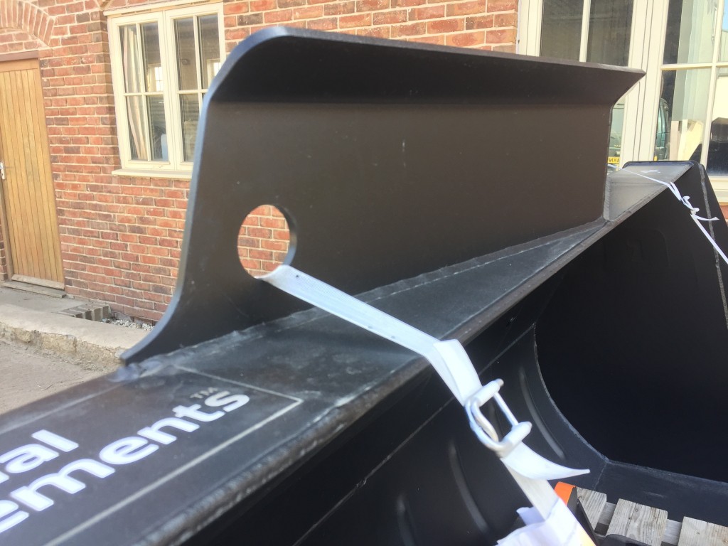 Quicke 220HDXL bucket, 7ft wide, JCB Q fit bolt on hooks, spill guard, this bucket will hold approx 700kg of wheat