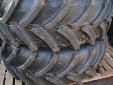 2x 600/65/38 + 2x 480/65/28 Firestone tyres 75%