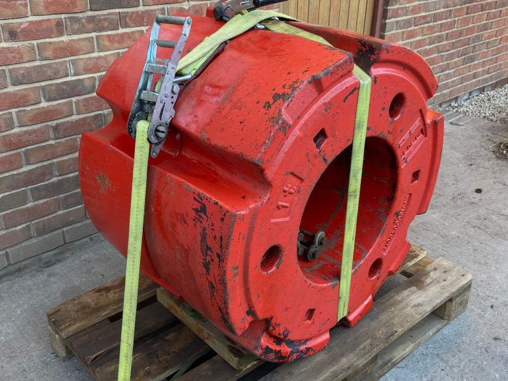 2x Fendt 1 Ton wheel weights C/W bolts