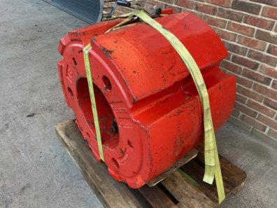 2x Fendt 1 Ton wheel weights C/W bolts