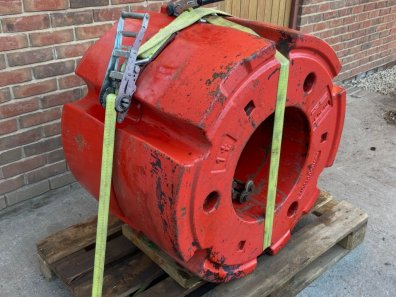 2x Fendt 1 Ton wheel weights C/W bolts