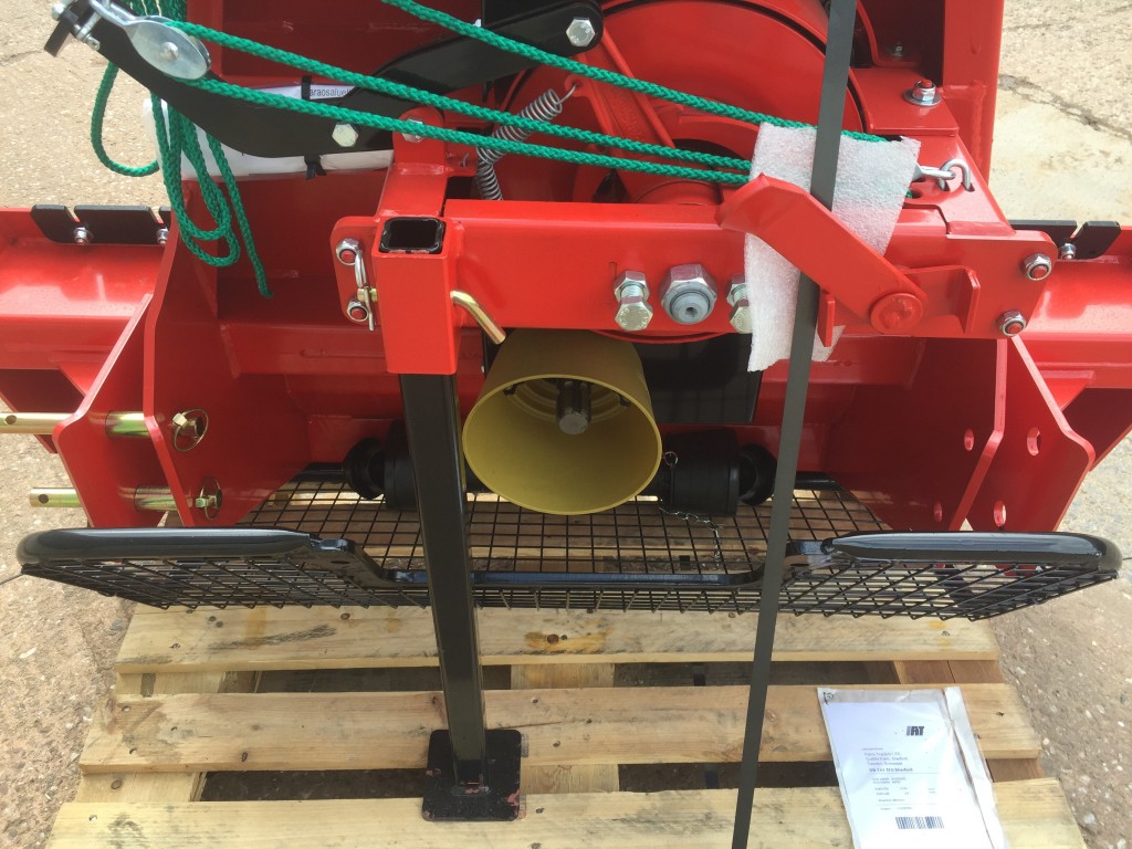Fransgard V-4021 4 ton timber winch, new, cable drum, locking latch with tension bracket, protective screen, chain and accessories holder, dozer blade with wide towing bar