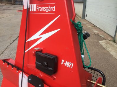 Fransgard V-4021 4 ton timber winch, new, cable drum, locking latch with tension bracket, protective screen, chain and accessories holder, dozer blade with wide towing bar