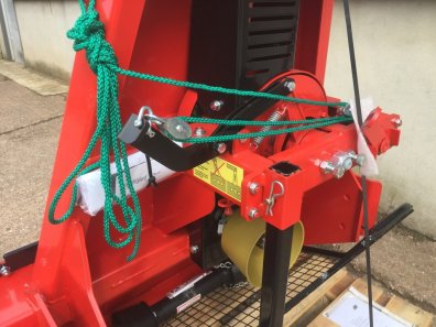 Fransgard V-4021 4 ton timber winch, new, cable drum, locking latch with tension bracket, protective screen, chain and accessories holder, dozer blade with wide towing bar